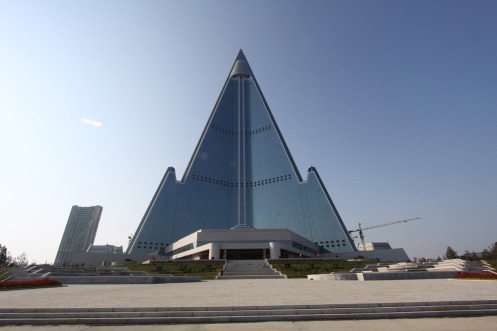 Este hotel con forma de pirámide tiene curiosamente, 330 metros de altura!