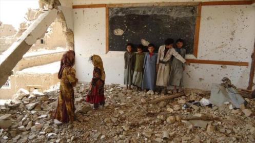 Una escuela destruida por bombardeos del régimen saudí en Yemen.